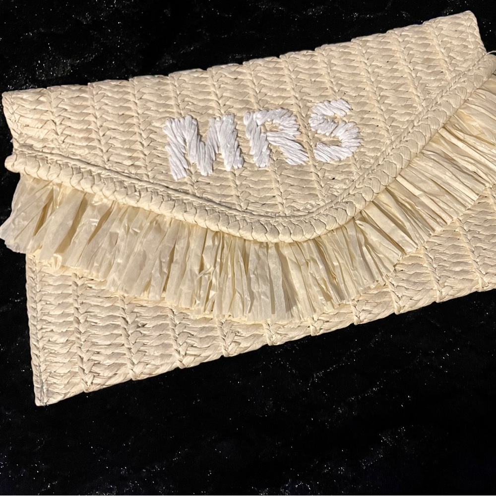 btb Los Angeles Mrs. straw clutch